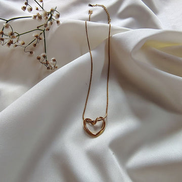 Elegant Gold Heart Pendant Necklace for Women