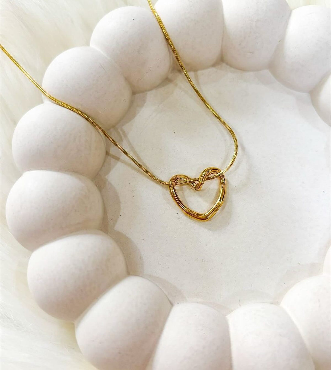 Elegant Gold Heart Pendant Necklace for Women