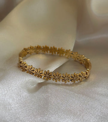 Golden Bloom Daisy Baby Size Bracelet