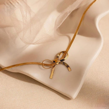 Elegant Gold Bow Knot Necklace – Adjustable Snake Chain Statement Piece